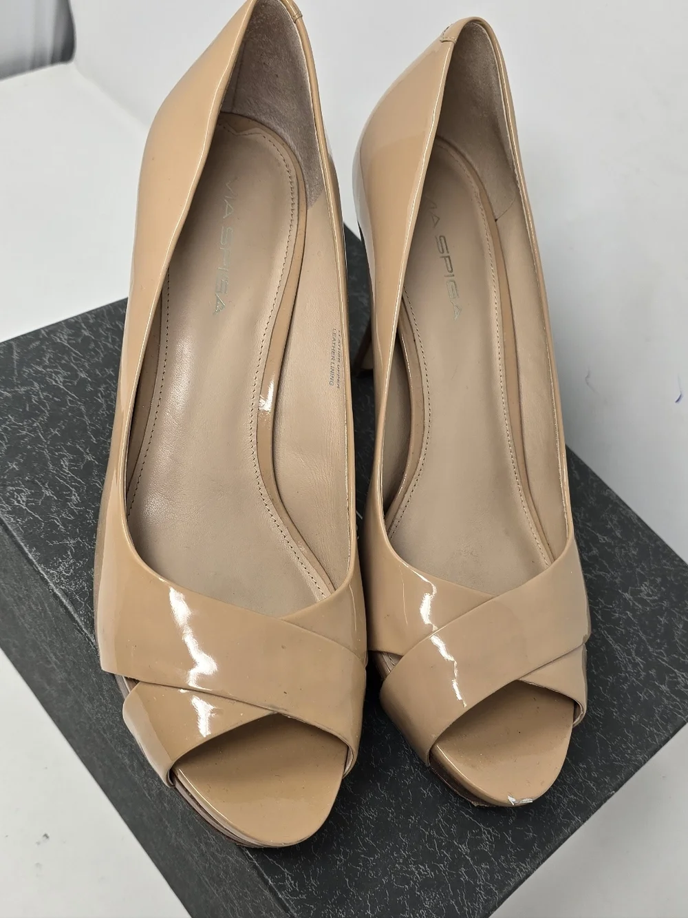 Via Spiga 10 v-unity nude‎ patent leather peep toe pumps heels preppy old money